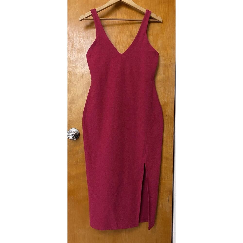 Beyond Yoga Spacedye Inspire Fitted Midi Dress Fuschia Pink V-Neck Slit Size M
